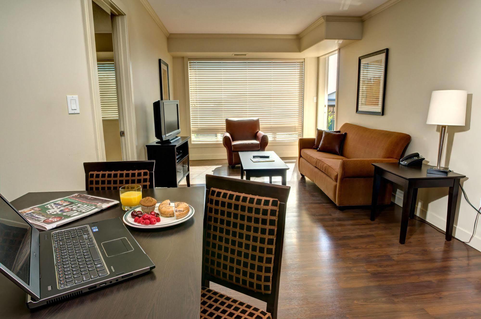 Clearwater Residence Hotel Timberlea Fort Mcmurray Rom bilde